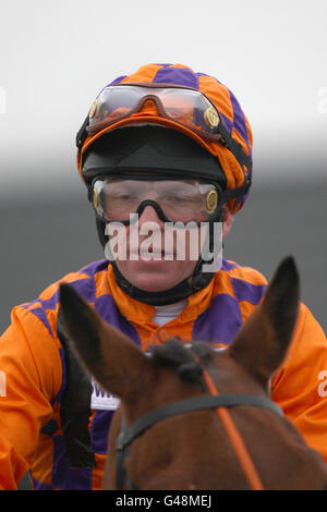 Pferderennen - Cheltenham Festival Week - Southwell Racecourse. Jimmy Quinn, Jockey Stockfoto