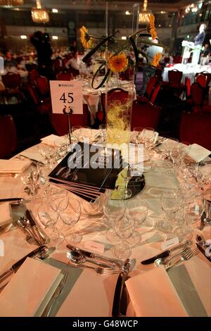 Fußball - PFA Player of the Year Awards 2011 - Grosvenor House Hotel. Gesamtansicht der Tische bei den PFA Player of the Year Awards 2011 im Grosvenor House Hotel Stockfoto