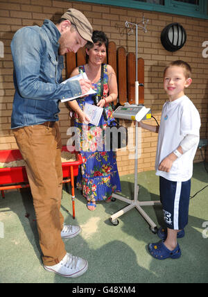 Cardle besucht Krankenhaus Stockfoto