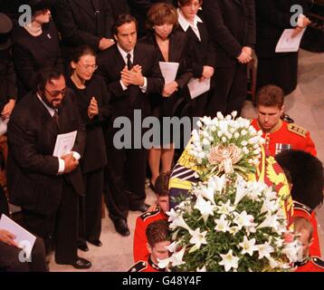 Prinzessin Diana - Beerdigung - Westminster Abbey, London. Pavarotti blickt auf den Sarg der Prinzessin Diana Stockfoto