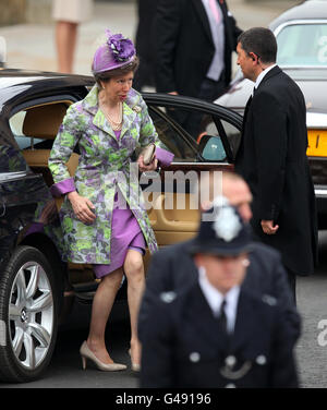Die Prinzessin Royal kommt zur königlichen Hochzeit in Westminster Abbey, London an. Stockfoto