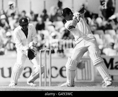 Cricket - Viertes Testspiel - England gegen Indien - Dritter Tag - das Oval. Englands Opener Geoff boykottiert in Aktion Stockfoto