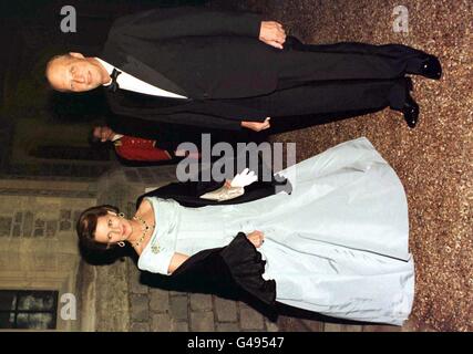 König Harald V. und Königin Sonja von Norwegen kommen zum heutigen Ball im Schloss Windsor zur Feier des 50. Hochzeitstages von Queen & Duke an. Foto von John Stillwell/PA. Stockfoto