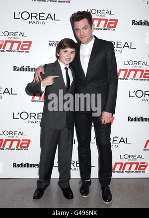 L'Oreal National Movie Awards - Ankunft - London. Mathew Horne und Theo Stevenson kommen für die National Movie Awards 2011 in der Wembley Arena, London Stockfoto