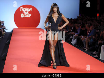 Naomi Campbell auf dem Laufsteg bei der Fashion for Relief Modenschau, die während der 64. Internationalen Filmfestspiele von Cannes in Cannes, Frankreich, stattfand. Stockfoto