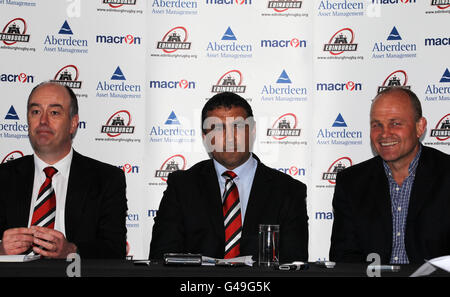 Rugby Union – Ankündigung Des Teams In Edinburgh – Murrayfield. Der neue Trainer von Edinburgh Rugby, Michael Bradley (Mitte), während der Teamankündigung in Murrayfield, Edinburgh. Stockfoto