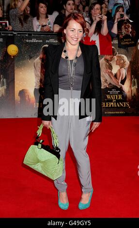 Sarah Cawood kommt zur britischen Premiere von Water for Elefands im Vue Westfield, London. Stockfoto