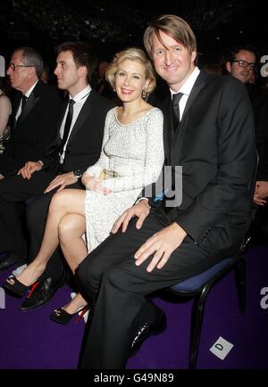 Tom Hooper und Tara Subkoff während der National Movie Awards 2011 in der Wembley Arena, London Stockfoto