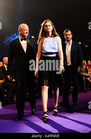 David Barron, David Heyman und Bonnie Wright während der National Movie Awards 2011 in der Wembley Arena, London Stockfoto