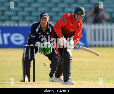 Cricket - Clydesdale Bank 40 - Gruppe B - Leicestershire / Durham - Grace Road. Leicestershire Paul Nixon ist LBW für 0 gefangen Stockfoto