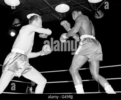 Boxing - Schwergewichts-Championship - Cassius Clay V Henry Cooper - Wembley Stadium, London Stockfoto