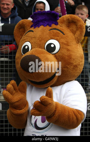 Fußball - FA Super League der Frauen - Chelsea Ladies gegen Arsenal Ladies - Imperial Fields. Berry Bear das Maskottchen der Super League der Frauen Stockfoto