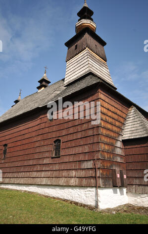 Holzkirche aus dem Nordosten der Slowakei Stockfoto