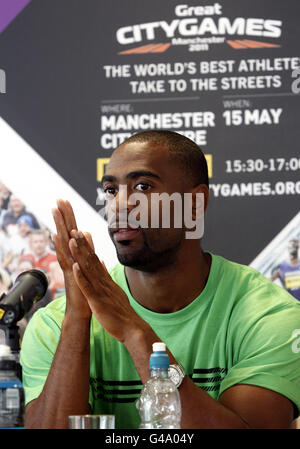 Besuchen Sie Sport - Tyson Gay und Haile Gebrselassie Satz von Coronation Street Stockfoto