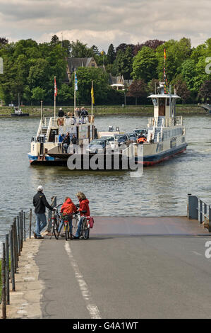 Bonn Bad Godesberg Fähre angekommen Koenigswinter Oberdollendorf am Rhein, Nordrhein-Westfalen Stockfoto