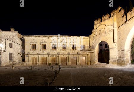 Puerta de Jaén, Arco de Villalar, Plaza del Popolo, Baeza, Andalusien, Spanien, Europa Stockfoto