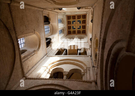 Blick nach oben über das Baptisterium in Chichester Cathedral, Chichester, West Sussex, England, Vereinigtes Königreich, Europa Stockfoto