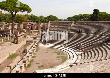 Der Zuschauerraum des Theaters, Ruinen der alten römischen Hafen Stadt Ostia, Italien, Europa Stockfoto