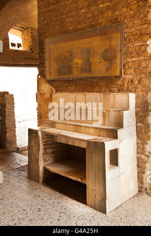 Thermopolium Interieur, Ruinen der alten römischen Hafen Stadt Ostia, Italien, Europa Stockfoto