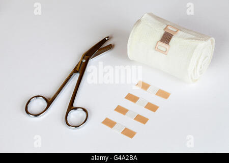 Bandage-Schere, Pflaster und Verband Stockfoto