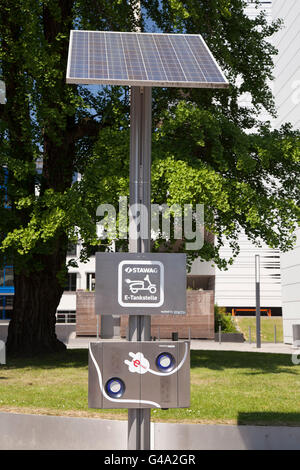 Ladestation für Elektroautos vor Universität RWTH Aachen, Aachen, Rheinland, Nordrhein-Westfalen Stockfoto