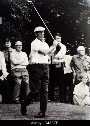 Golf - Esso Professional Tournament - Moor Park. Roberto De Vicenzo (Argentinien) im Spiel im Moor Park. Stockfoto