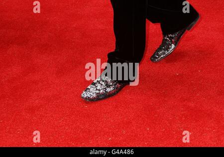 Die Schuhe von Benedict Cumberbatch bei seiner Ankunft für die Philips British Academy Television Awards im Grosvenor House, 90 Park Lane, London. Stockfoto