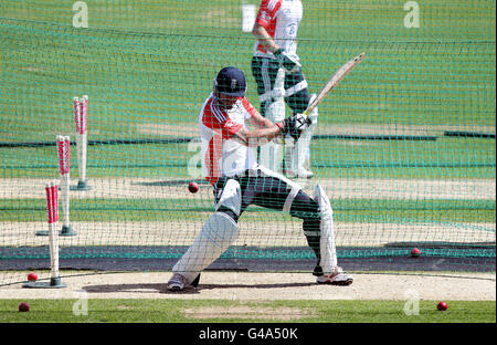 Cricket - erster npower Test - England gegen Sri Lanka - England Nets Session - erster Tag - SWALEC Stadium. Der englische Kevin Pietersen während der Nets-Session im SWALEC Stadium in Cardiff. Stockfoto