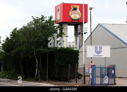 Ein Blick auf die Unilever Marmite-Fabrik in Burton auf Trent, Stafffordshire, da die Vitamin-angereicherte Marmite-Ausbreitung in Dänemark verboten wurde. Stockfoto