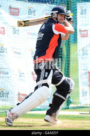 Cricket - erster npower Test - England gegen Sri Lanka - England Nets Session - Tag zwei - SWALEC Stadium. Der englische Kevin Pietersen schlägt während der Nets-Session im SWALEC Stadium in Cardiff. Stockfoto