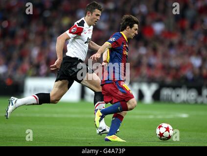 Fußball - UEFA Champions League - Finale - Barcelona / Manchester United - Wembley Stadium. Michael Carrick von Manchester United (links) und Lionel Messi von Barcelona in Aktion Stockfoto