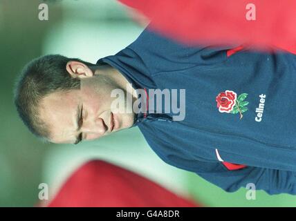 Alex King trifft sich mit Englands Rugby-Teamkollegen zum heutigen (Dienstag) offenen Training in Roehampton, um sich auf das Spiel am Samstag gegen Australien vorzubereiten. Siehe PA Story RUGBYU England. Foto von Stefan Rousseau/PA Stockfoto