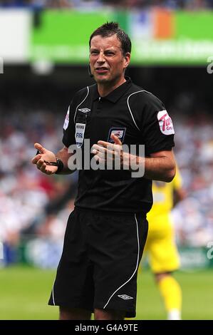 Fußball - npower Football League Championship - Queens Park Rangers gegen Leeds United - Loftus Road. Mark Clattenburg, Schiedsrichter Stockfoto