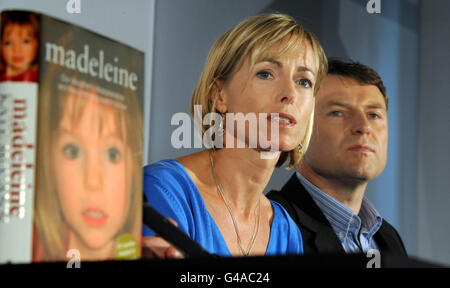 Kate und Gerry McCann halten eine Pressekonferenz im Zentrum von London zu ihrem neu erschienenen Buch "Madeleine" über das Verschwinden ihrer Tochter im Jahr 2007 ab. Stockfoto