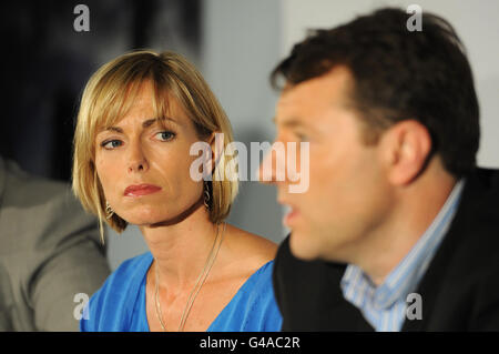 Kate und Gerry McCann halten eine Pressekonferenz im Zentrum von London zu ihrem neu erschienenen Buch "Madeleine" über das Verschwinden ihrer Tochter im Jahr 2007 ab. Stockfoto