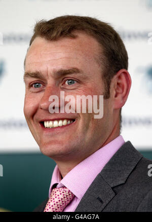 Pferderennen - 2011 Dante Festival - totesport Dante Stakes Day - York Racecourse. Tim Pitt, Trainer Stockfoto