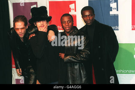 PA NEWS FOTO 24 10/97 POP-GRUPPE 'JAMIROQUAI' BEI DEN VH-1 FASHION AWARDS IN NEW YORK Stockfoto