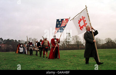 Sir Jocelyn Stevens, Chairman of English Heritage, leitet heute (Donnerstag) eine Gruppe aus dem „Berkeley Household“, die einen Kampf gegen die Entwicklung auf dem Gaston Field, dem Schlachtfeld von Tewkesbury, versprach. Foto Barry Batchelor/PA. Siehe PA Story ENVIRONMENT Battlefield. Stockfoto