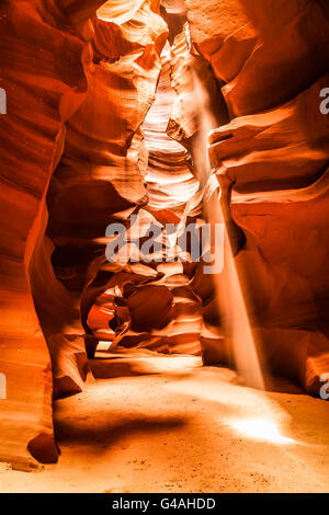 Innere des Antelope Canyon, versauten orange Wellen aus Stein gemacht Stockfoto