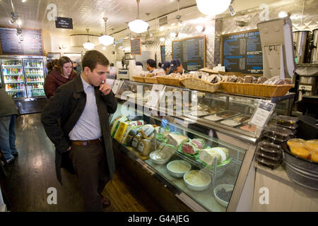 Im Inneren des berühmten murray Bagel bagel Store auf der 8th Avenue in New York City, USA, 11. November 2008 Stockfoto