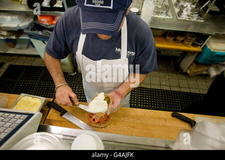 In der berühmten Murrays Bagels Bagel Store auf der 8th Avenue in New York City, USA, 11. November 2008 Stockfoto