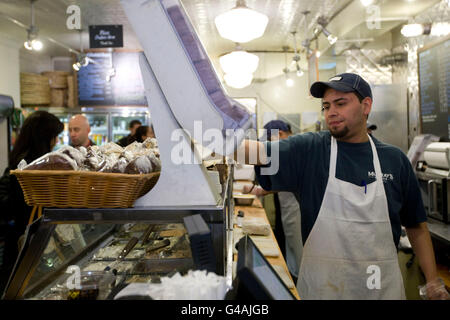 In der berühmten Murrays Bagels Bagel Store auf der 8th Avenue in New York City, USA, 11. November 2008 Stockfoto