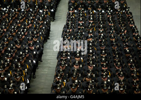 Rekruten des New York Police Department Klasse 2005 besuchen ihre Abschlussfeier 29. Dezember 2005, in New Stockfoto