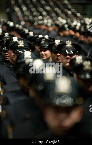 Rekruten des New York Police Department Klasse 2005 besuchen ihre Abschlussfeier 29. Dezember 2005, in New Stockfoto