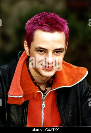 PA-NEWS FOTO-15.12.97 JAMES HURST, STAR DER BBC 1 DIE NEUE KINDER TV-DRAMA "OHNE SCHWEIß KEIN PREIS" AUF DEM DACH DER KENSINGTON GÄRTEN IN LONDON FÜR DEN START VON DER BBC WINTER SAISON VON PROGRAMMEN FÜR KINDER Stockfoto