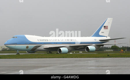 Air Force One kommt mit dem Präsidenten der Vereinigten Staaten von Amerika, Barack Obama, und First Lady Michelle Obama auf ihrem Besuch in Irland am Flughafen Dublin an. Stockfoto