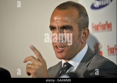 Fußball - Swindon Town - Paolo Di Canio Pressekonferenz - The County Ground. Der neue Stadtmanager von Swindon Paolo Di Canio während der Pressekonferenz auf dem County Ground, Swindon. Stockfoto