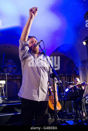 Ellenbogen Sie in Konzert - London Stockfoto