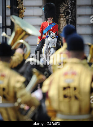 Der Herzog von Cambridge nimmt an der Colonel's Review im Buckingham Palace, London, Teil. DRÜCKEN SIE VERBANDSFOTO. Bilddatum: Samstag, 4. Juni 2011. Bildnachweis sollte lauten: Stefan Rousseau/PA Wire Stockfoto