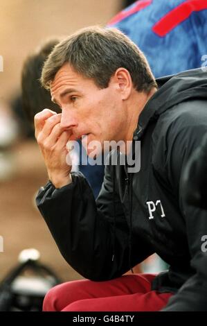 Fußball - Endsleigh League Division One - Barnsley gegen Southend United. Peter Taylor, Manager, Southend United Stockfoto